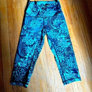 Lululemon cropped leggings. EUC